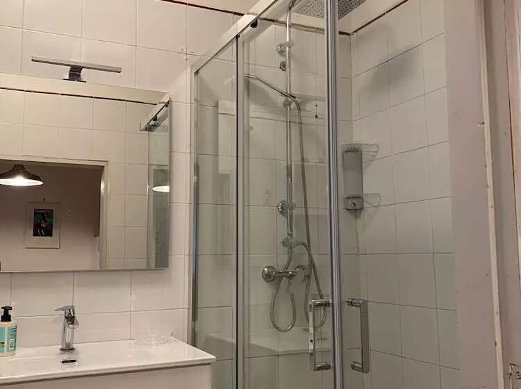 Albergodiffusovolterra