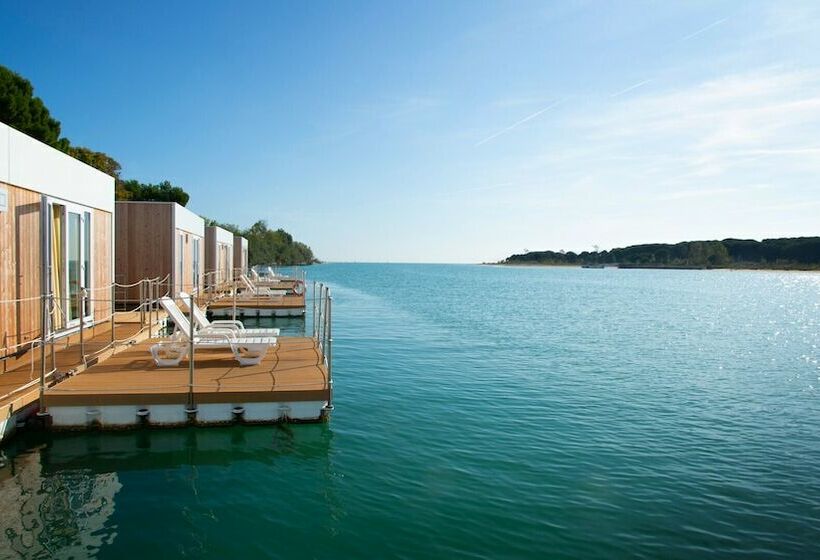 هتل Floating Resort