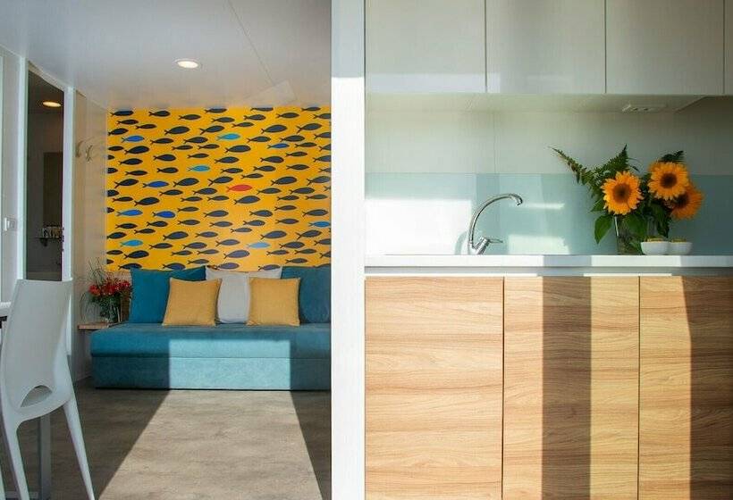 هتل Floating Resort