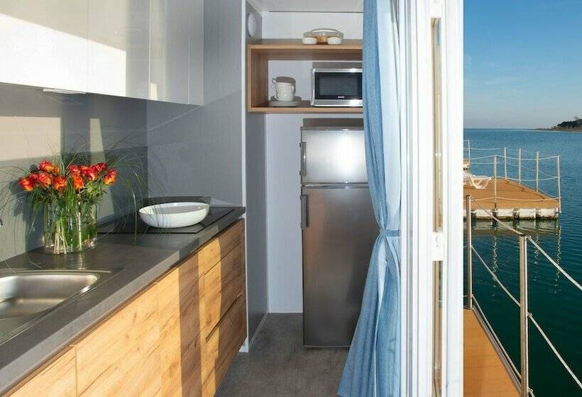 هتل Floating Resort