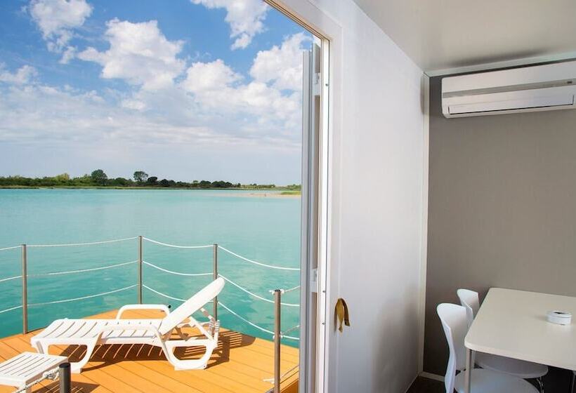 هتل Floating Resort