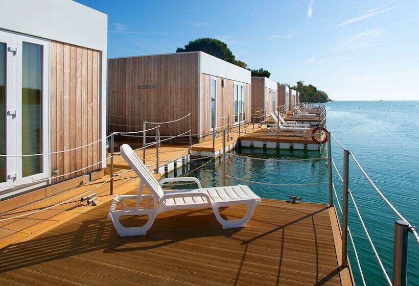 هتل Floating Resort