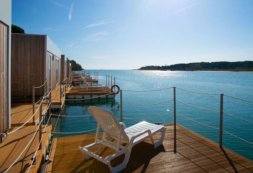 هتل Floating Resort