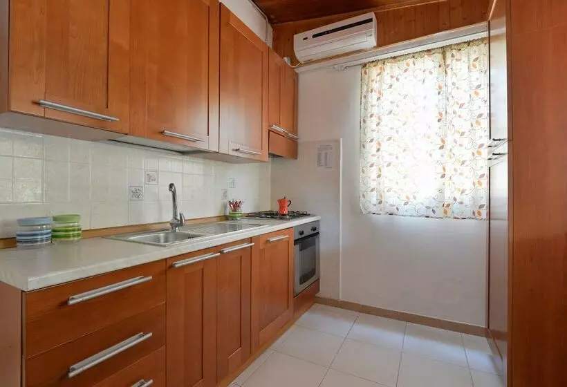 مسافرخانه Camping Poseidonia