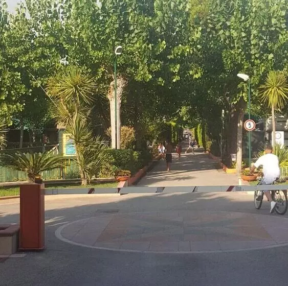 مسافرخانه Camping Poseidonia
