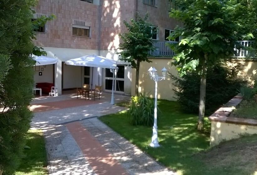 پانسیون Villa Cardinal Apartments