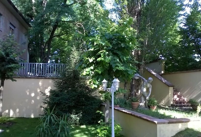 پانسیون Villa Cardinal Apartments