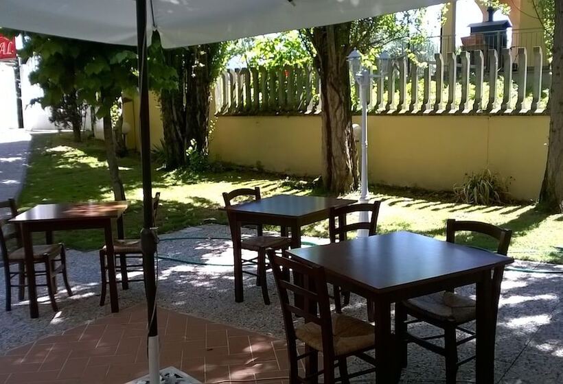 پانسیون Villa Cardinal Apartments