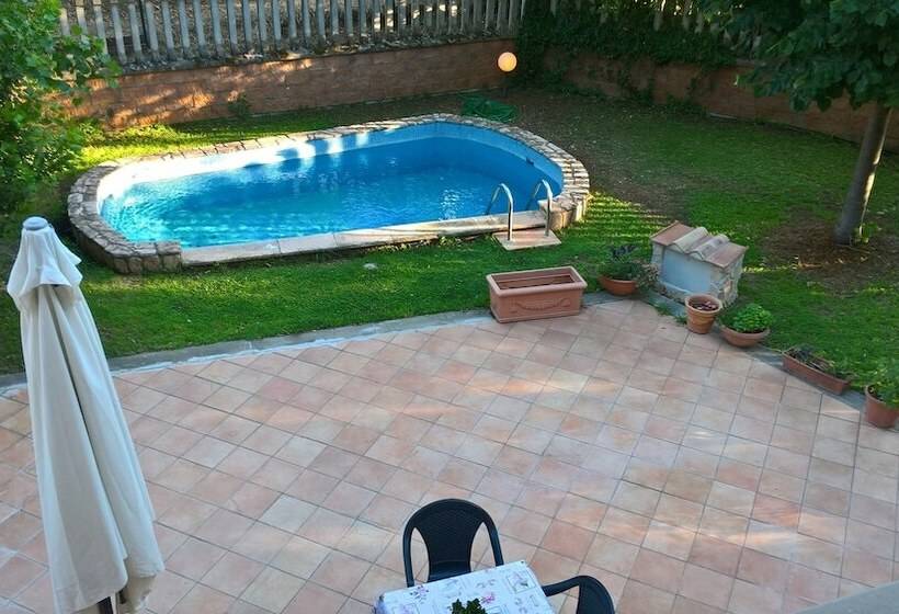 پانسیون Villa Cardinal Apartments