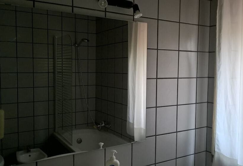 پانسیون Villa Cardinal Apartments