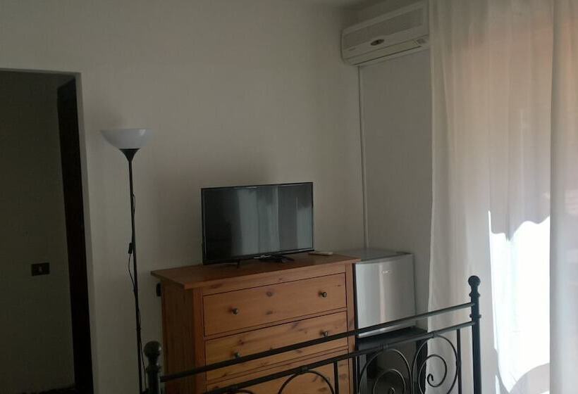 پانسیون Villa Cardinal Apartments