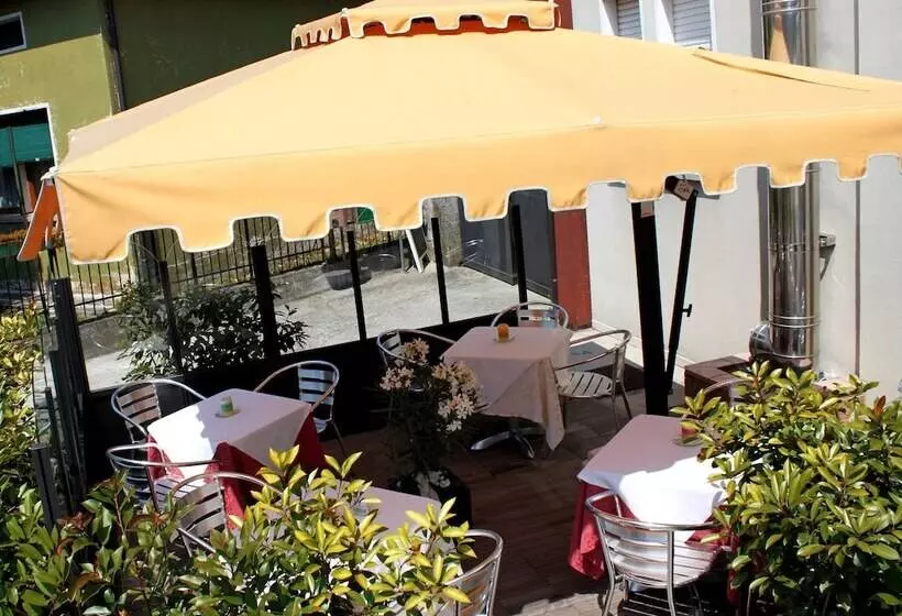 ホテル Albergo Ristorante Fratte