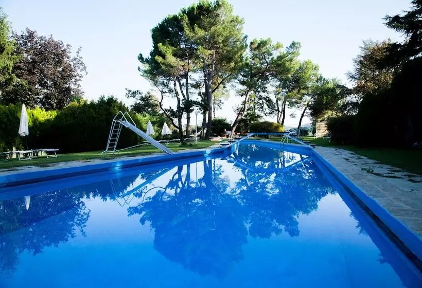 Maaseutuhotelli Villa Cornarea