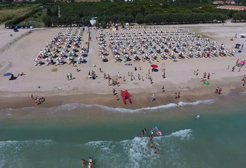 هتل Centro Vacanze Camping Spinnaker