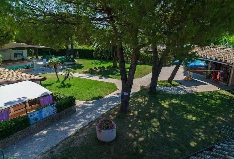 هتل Centro Vacanze Camping Spinnaker