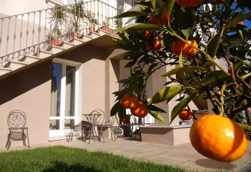 ペンション White Lilac Romantic B&b  Adults Only