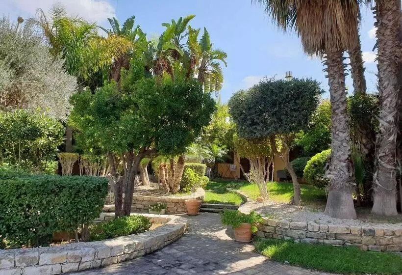 تختخواب و صبحانه Il Giardino Dei Melograni