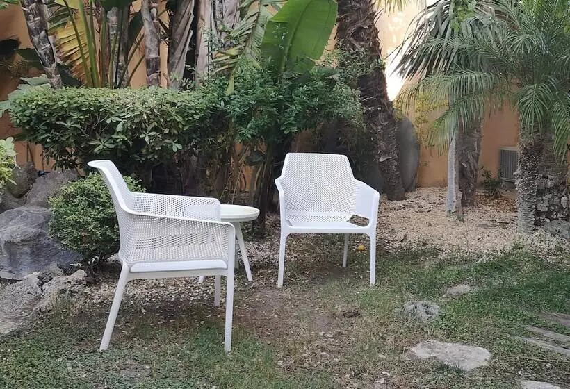 تختخواب و صبحانه Il Giardino Dei Melograni