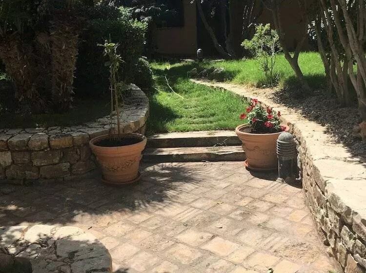 تختخواب و صبحانه Il Giardino Dei Melograni