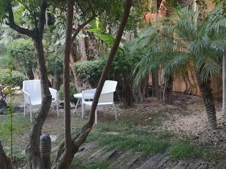 تختخواب و صبحانه Il Giardino Dei Melograni