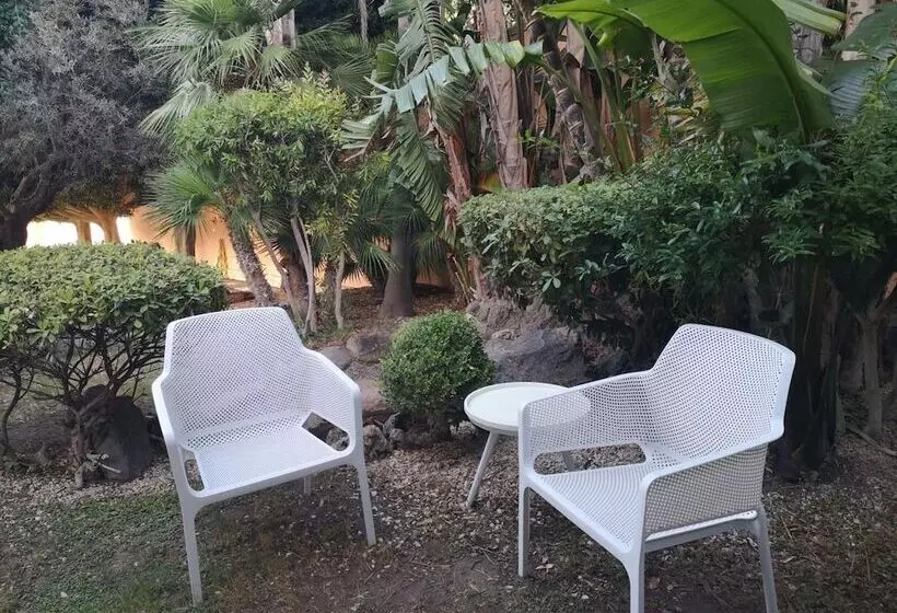 تختخواب و صبحانه Il Giardino Dei Melograni