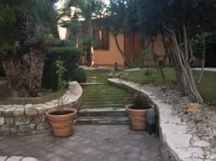 تختخواب و صبحانه Il Giardino Dei Melograni