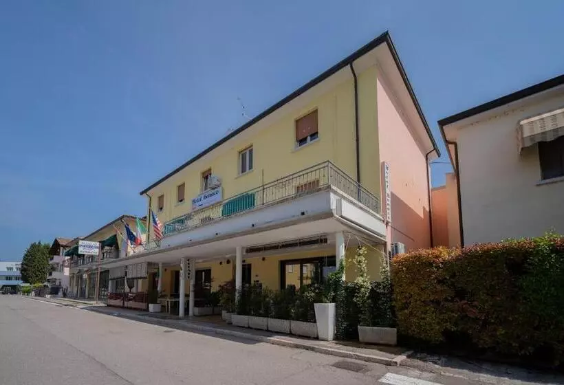 هتل Benaco Mavras