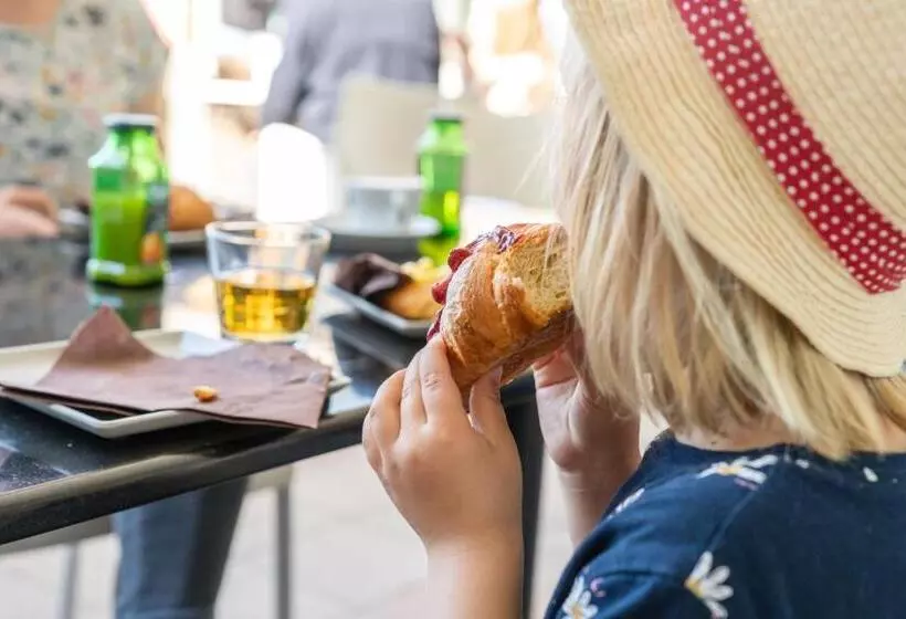 هتل Benaco Mavras