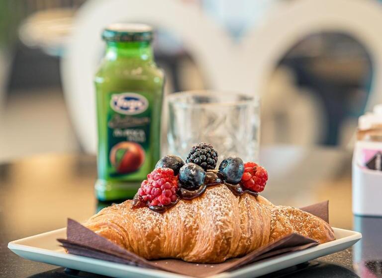 هتل Benaco Mavras