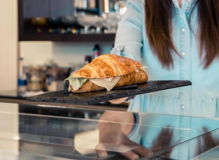 هتل Benaco Mavras