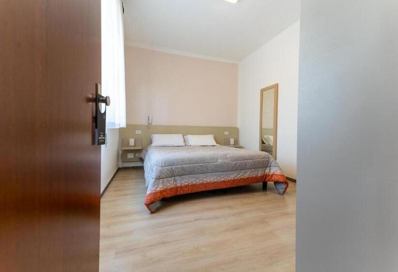 هتل Benaco Mavras