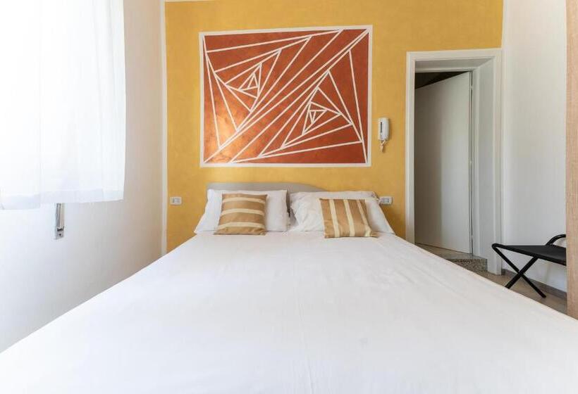 هتل Benaco Mavras