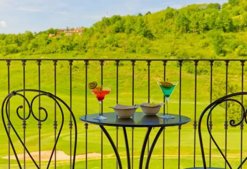 Hostelli Villa Carolina Resort