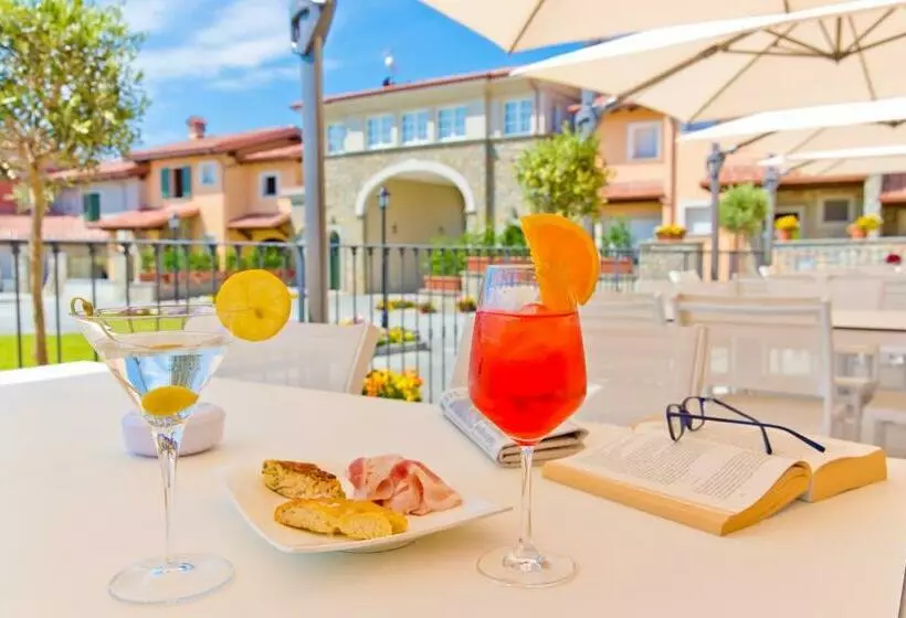 Hostelli Villa Carolina Resort