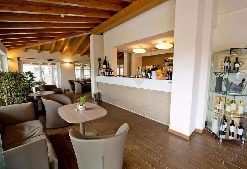 Hostelli Villa Carolina Resort