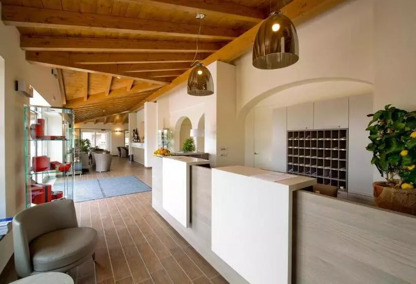 Hostelli Villa Carolina Resort