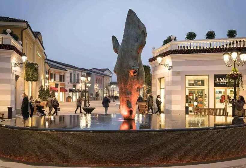 Hostelli Villa Carolina Resort