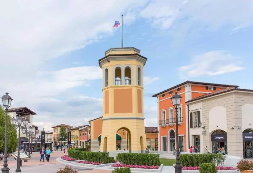 Hostelli Villa Carolina Resort