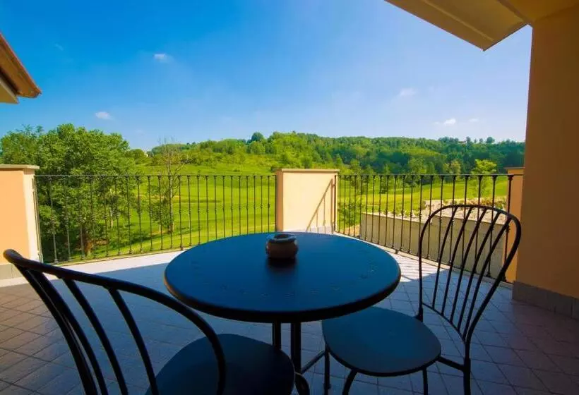 Hostelli Villa Carolina Resort