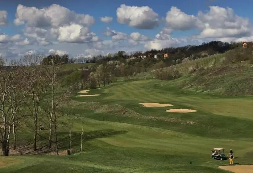 Hostelli Villa Carolina Resort