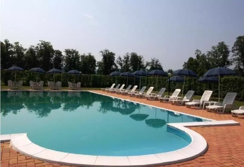 Hostelli Villa Carolina Resort