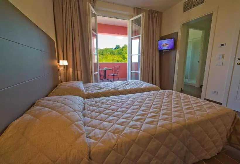 Hostelli Villa Carolina Resort