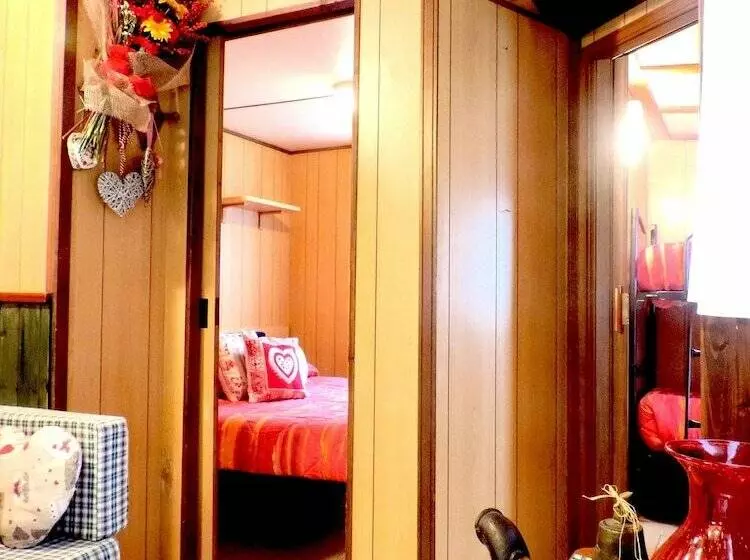 هتل Villaggio Turistico Camping Cervino