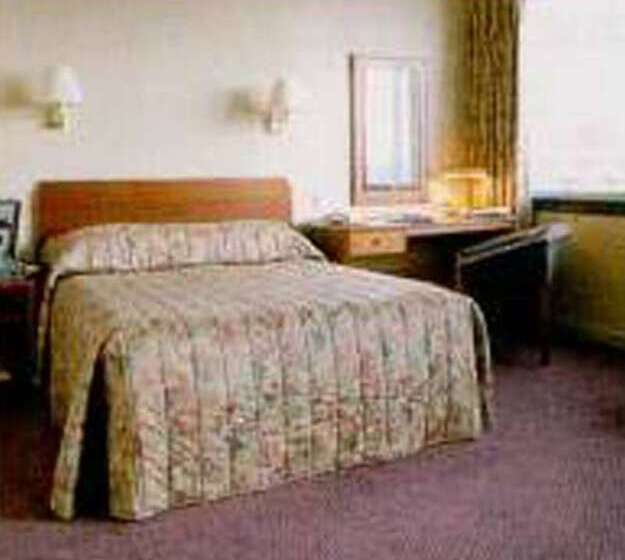 فندق Airport Inn Gatwick