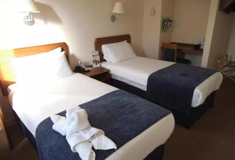 בית מלון כפרי Airport Inn Gatwick