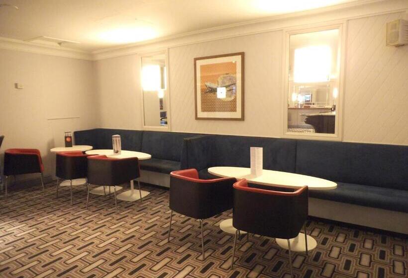 فندق Airport Inn Gatwick