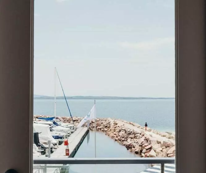 Отель Anchorage Port Stephens