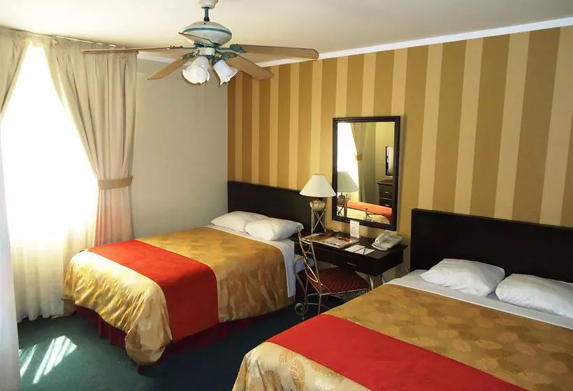 هتل Leon De Oro Inn & Suites