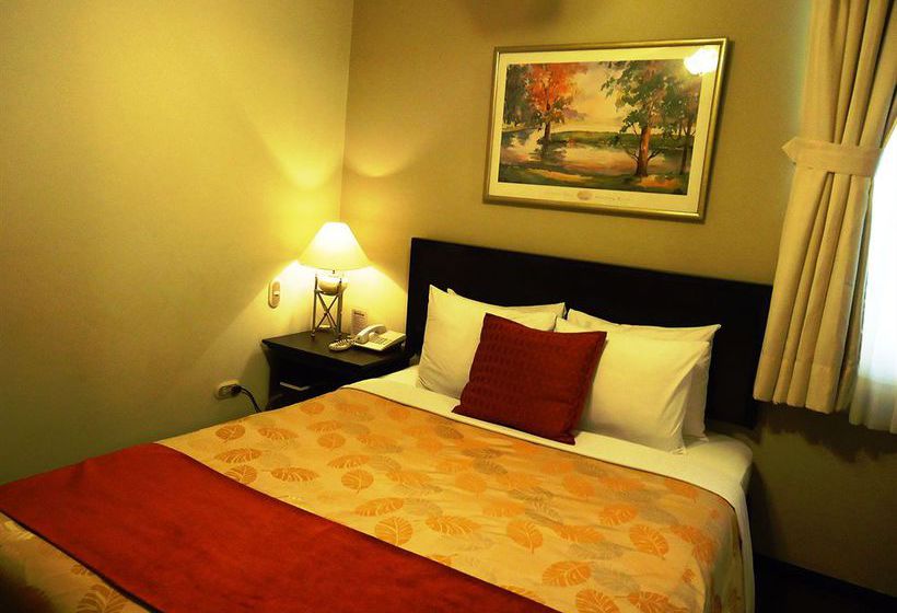 فندق Leon De Oro Inn & Suites