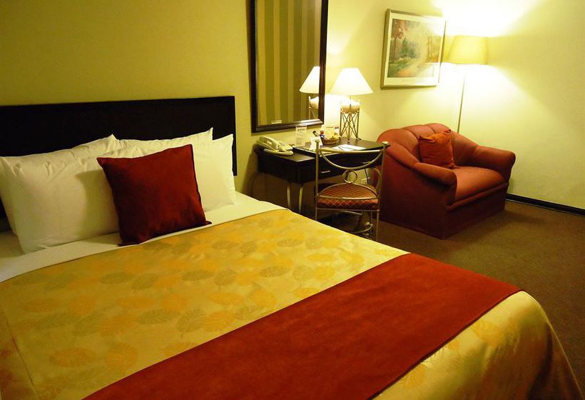 فندق Leon De Oro Inn & Suites